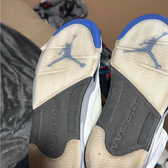 Jordan Sneakers White and Blue - Picture 3 of 3